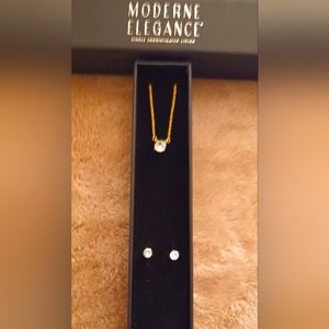 Necklace and earring set